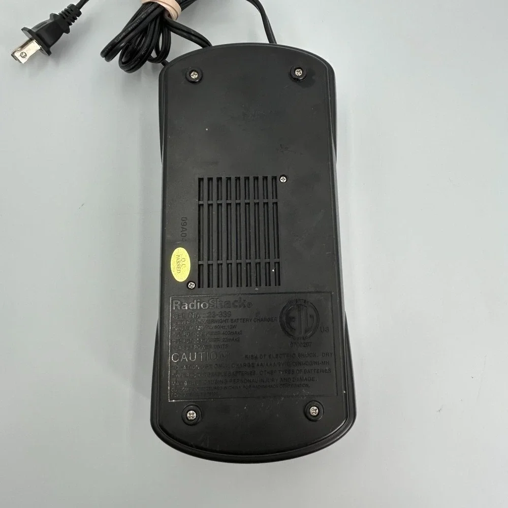 RADIO SHACK Universal Overnight Battery Charger‎ 23-339 Ni-Cd/Ni-MH Tested Works